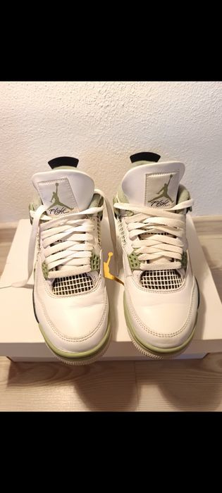 Jordan 4 seafoam