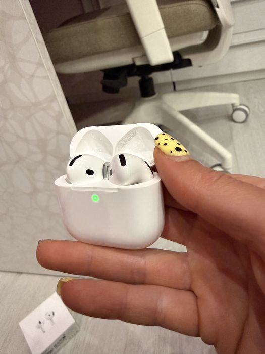 AirPods 4 слушалки