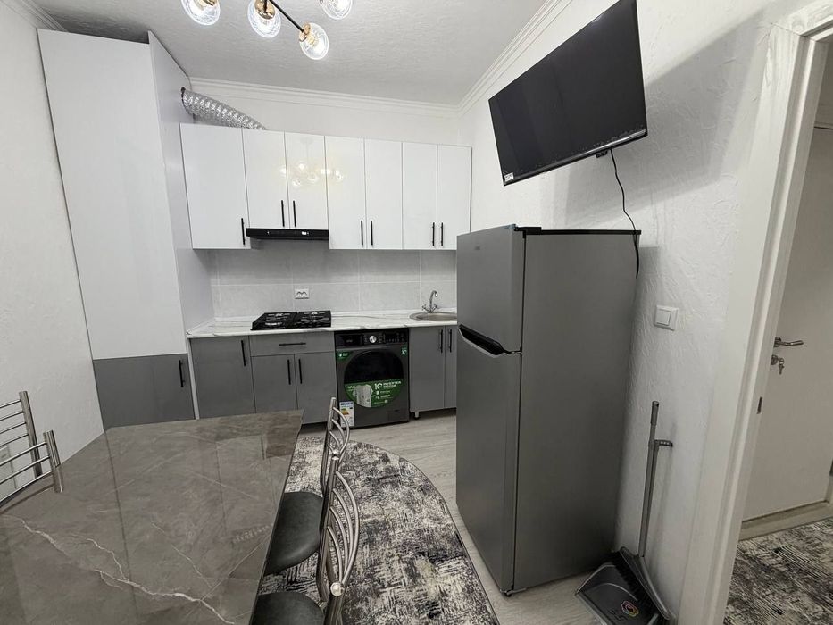 Сдаётся 1 ком квартира в чирчике 2 этаж 2 мкн новый узбекистон