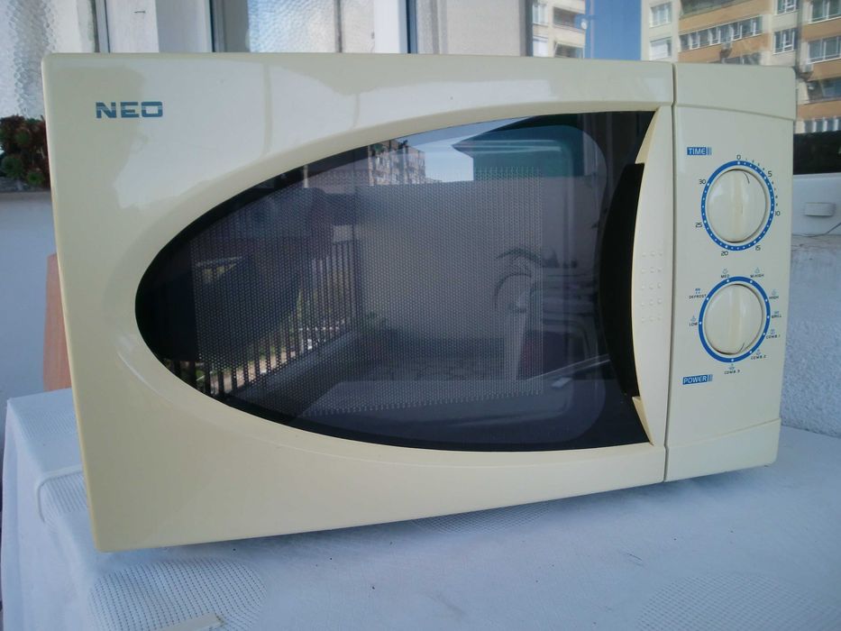 Микровълнова печка NEO MWO-MG8205 с грил