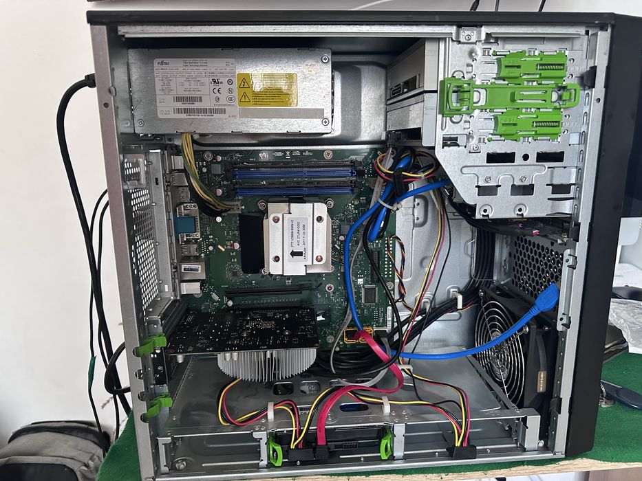 Vand PC Fujitsu i5