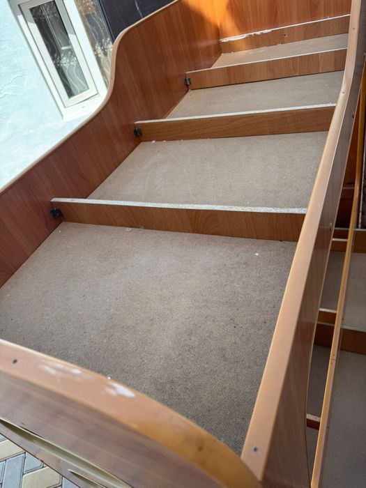 Двухъярусная кровать