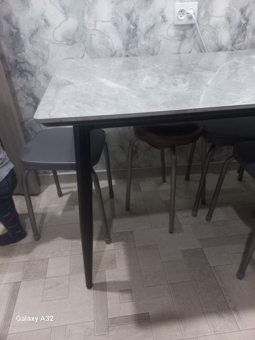 Продам стол стекло