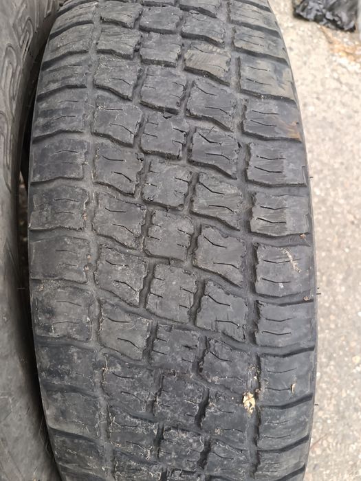 Продам 2 шины  225/75/R16