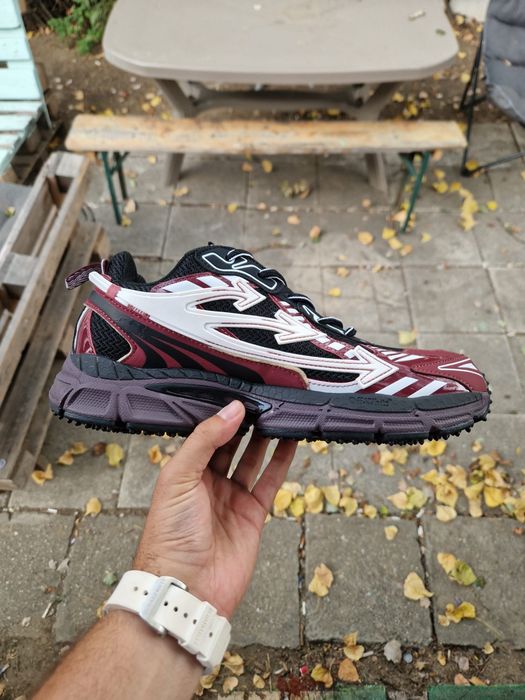 Off white Be right back am doar 44