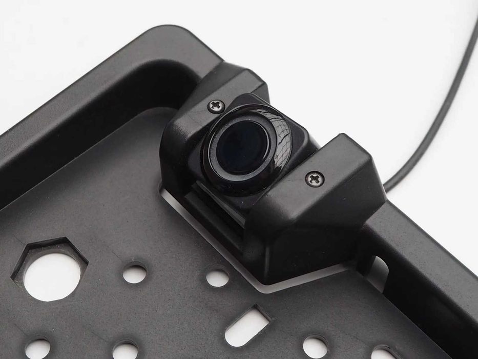 Стойка регистрационен номер с камера и два парктроник сензора