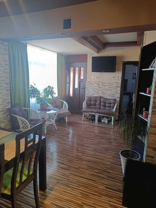 Apartement 3 camere la casa mobilat, utilat cu curte proprie