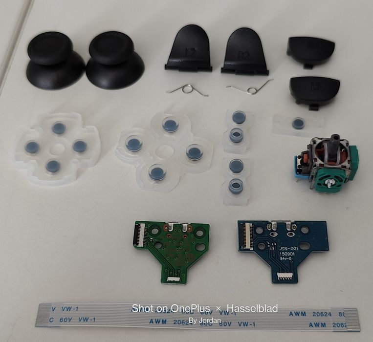 Части/спусъци/копчета/ бутони PS4 DualShock 4 PS5 DualSense контролeр