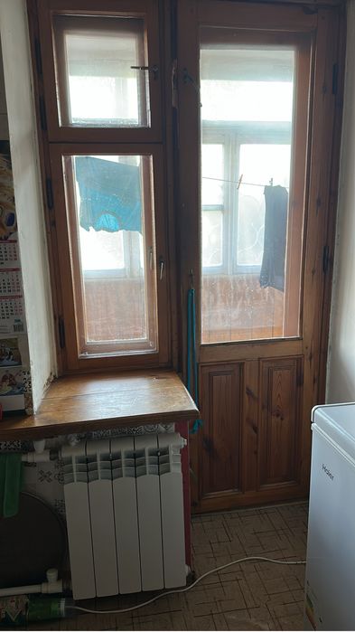 Продам  недорого двери 2 двойные на балкон
