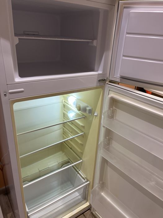 Хладилник  (Фризерче) 80 €