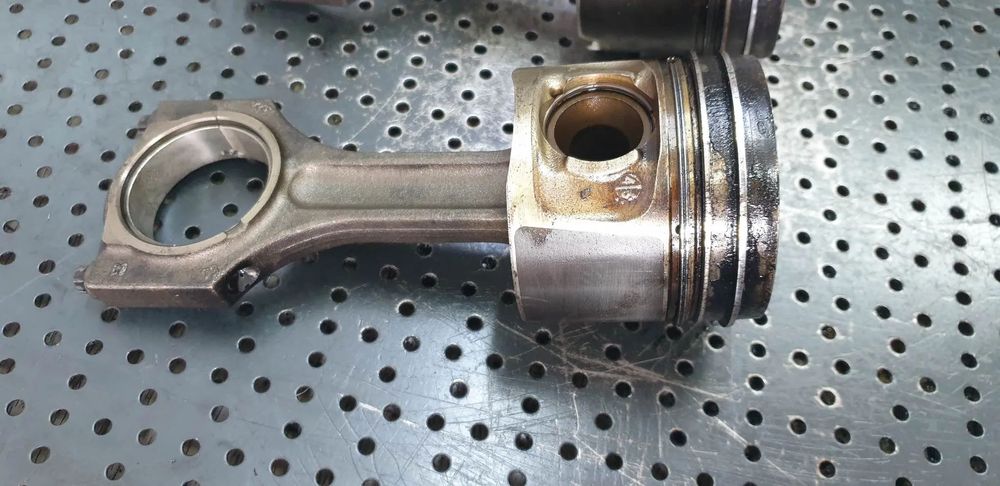 piston cu biela  2.0 d n47d20c  seria 1 e81 e87 seria 3 e90