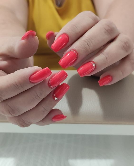 Chemarea specialistului în manichiură/pedichiură la domiciliu