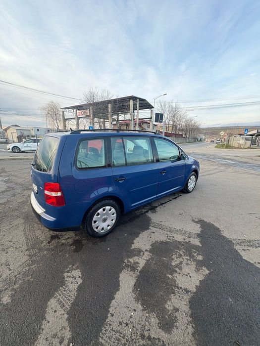 Vând Volkswagen  Touran