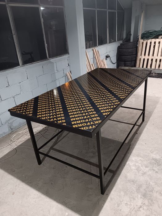 Метална работна маса