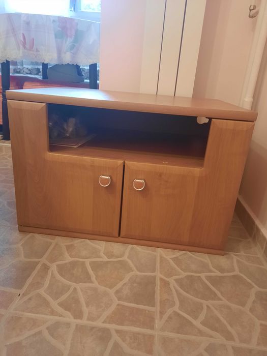 ТВ шкаф в много добро състояние