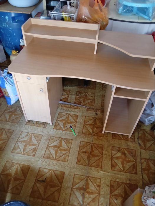 Продам компьютерный стол. Производство Россия.