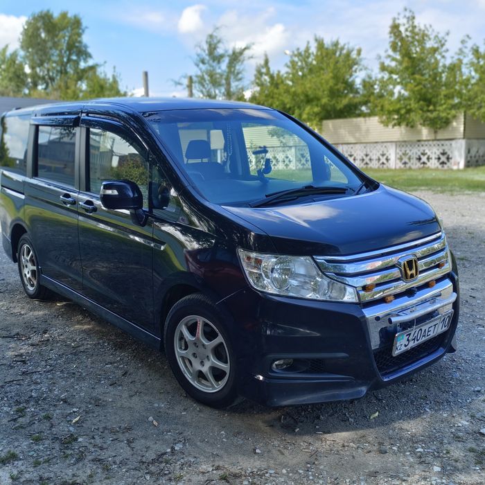 Продам хороший семейный минивен