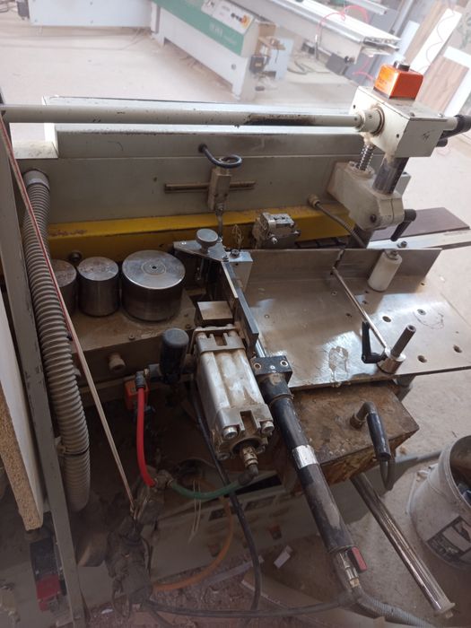 Кромкооблицовочный станок