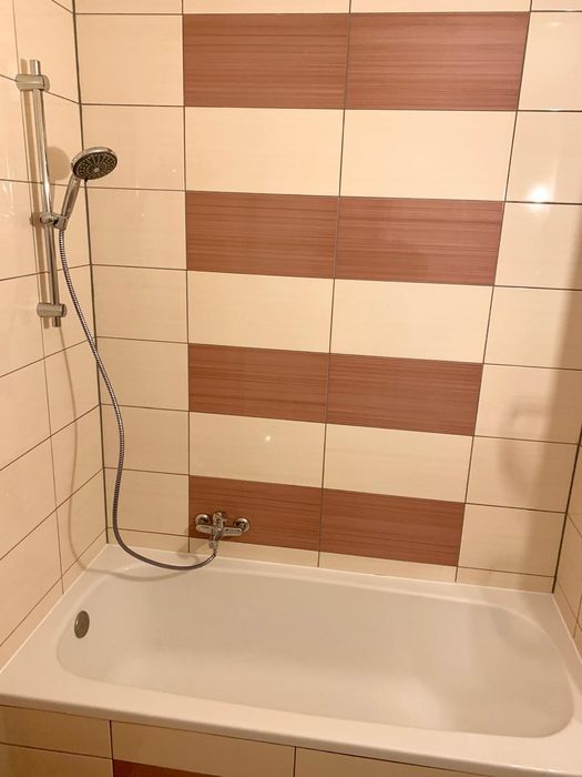 Apartament parter inalt, 2 camere, mobilat/utilat, loc de parcare si boxa la subsol incluse, Avantgarden Brasov.