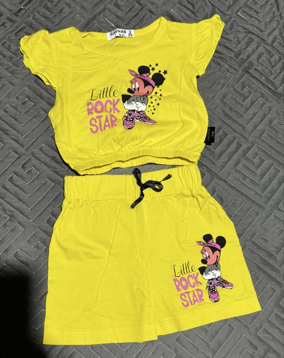 Отдам даром  вещи на девочку !!!