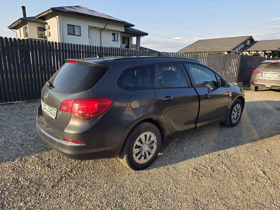Vând Opel Astra J Sport Tourer