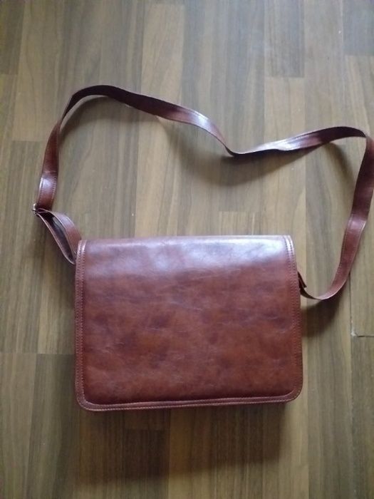 Нова дамска чанта от естествена кожа на много изгодна цена