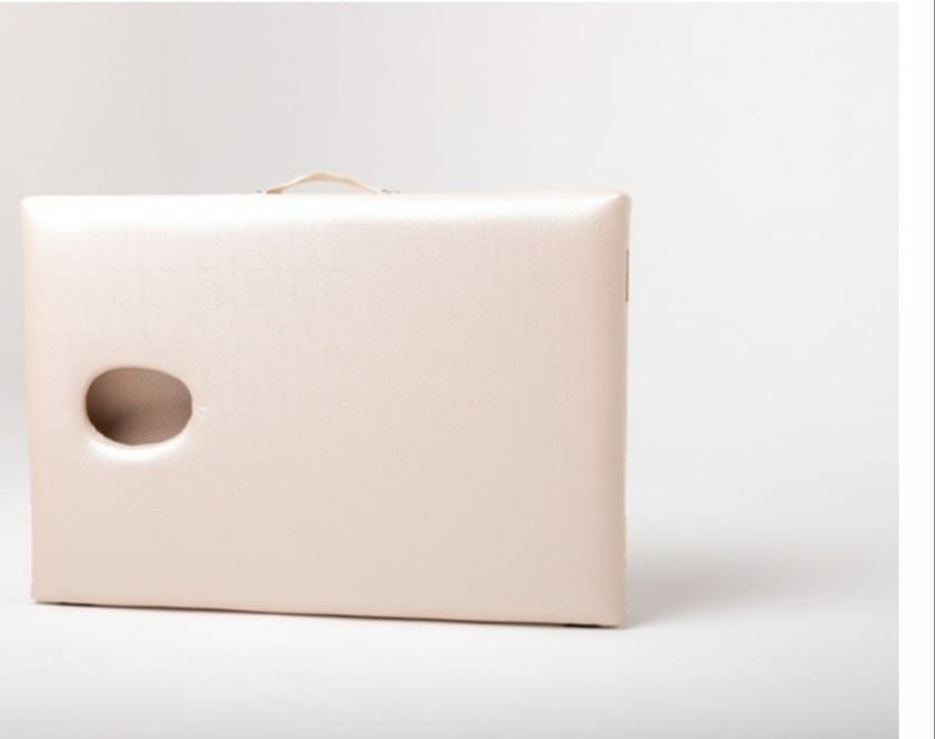 Кушетка с разрезом лица,для массажа