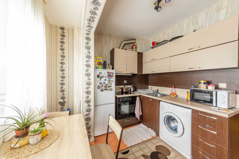 Дава се под наем Тристаен апартамент в Варна, Завод Дружба - 65 кв.м за 408 € - Снимка #1