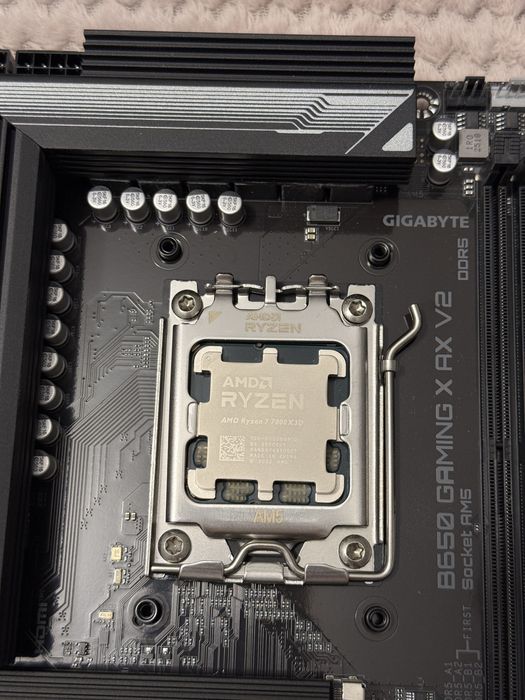 RYZEN 7800X3D  + B650 Gaming X AX V2 (wifi+bluetooth)