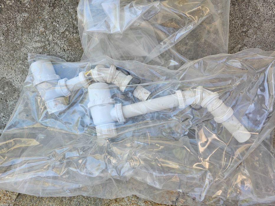 Мивка за баня със смесители двойна.Употребявана мн добро състояние.