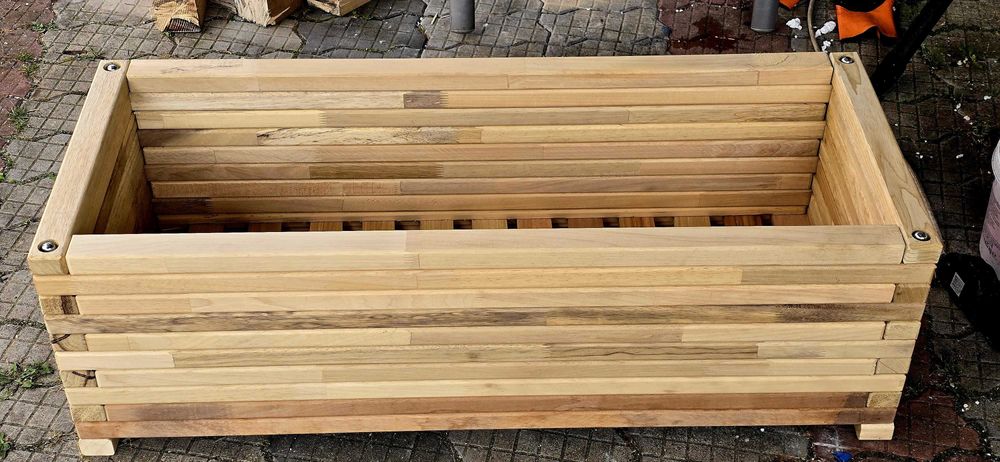 Jardiniere din lemn masiv