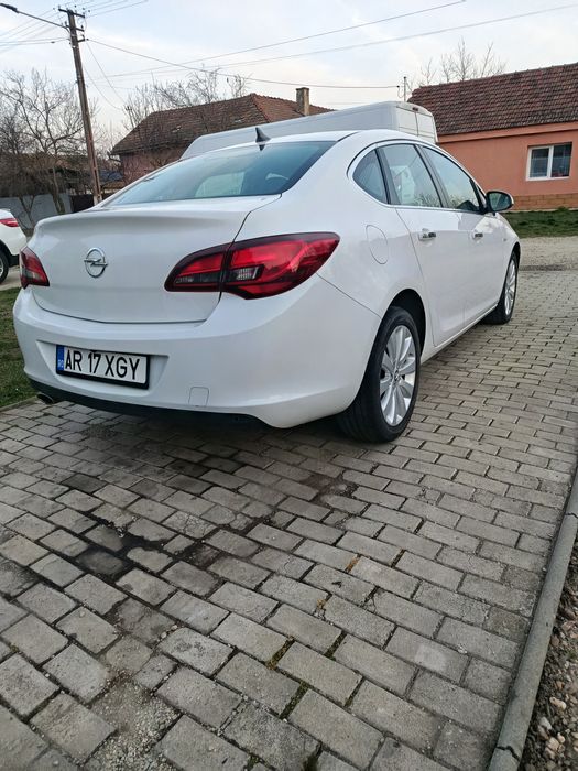 Opel Astra j sedan