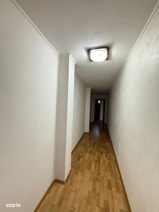 De vanzare Apartament 4 camere cu scara interioara zona Cetate-Piata.