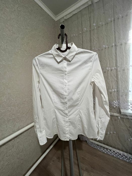 Модные рубашки белый и черный