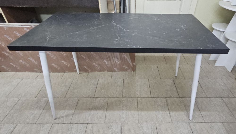 Стол кухонный (стулья не продаём, цена за стол)