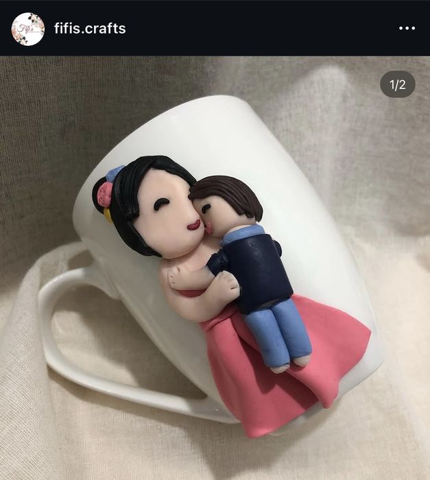 Cani personalizate cu diverse figurine din lut polimeric