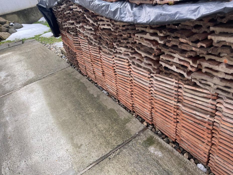 Tiglă - 2000 buc + coame - 100 buc