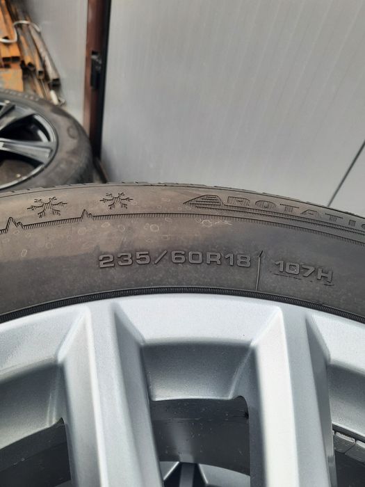 4 Броя 235/60/18 Dunlop 5,6mm 2020DOT