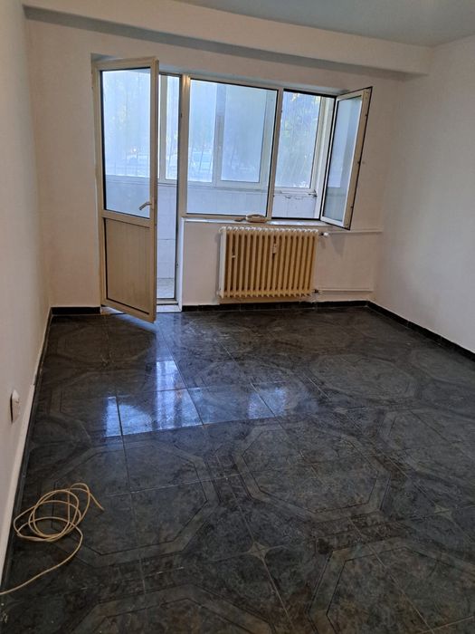 Vand Apartament parter zona Ciresica