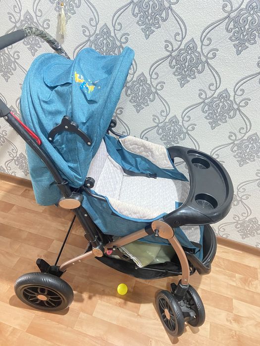 Продам детскую колясу