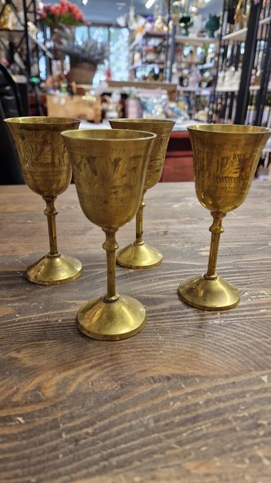 Посуда из металла ретро.