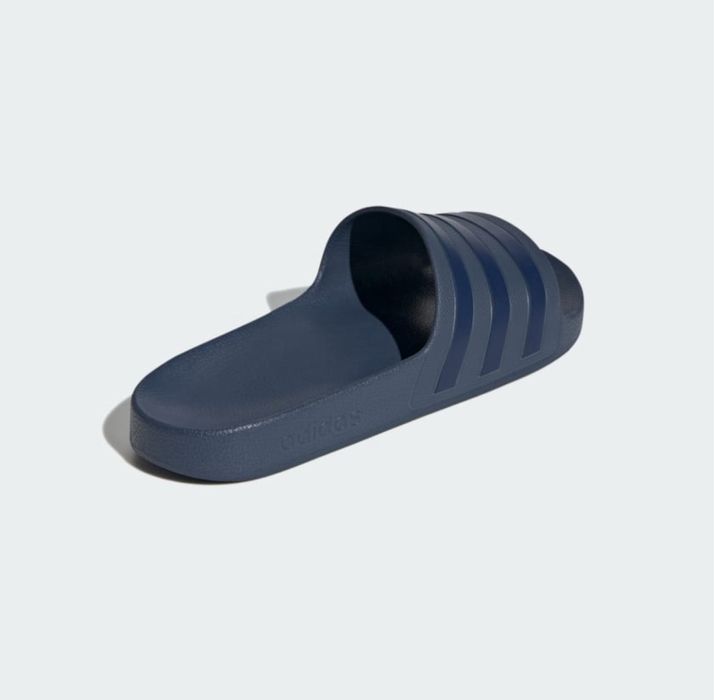 Оригинальные тапочки Адидас