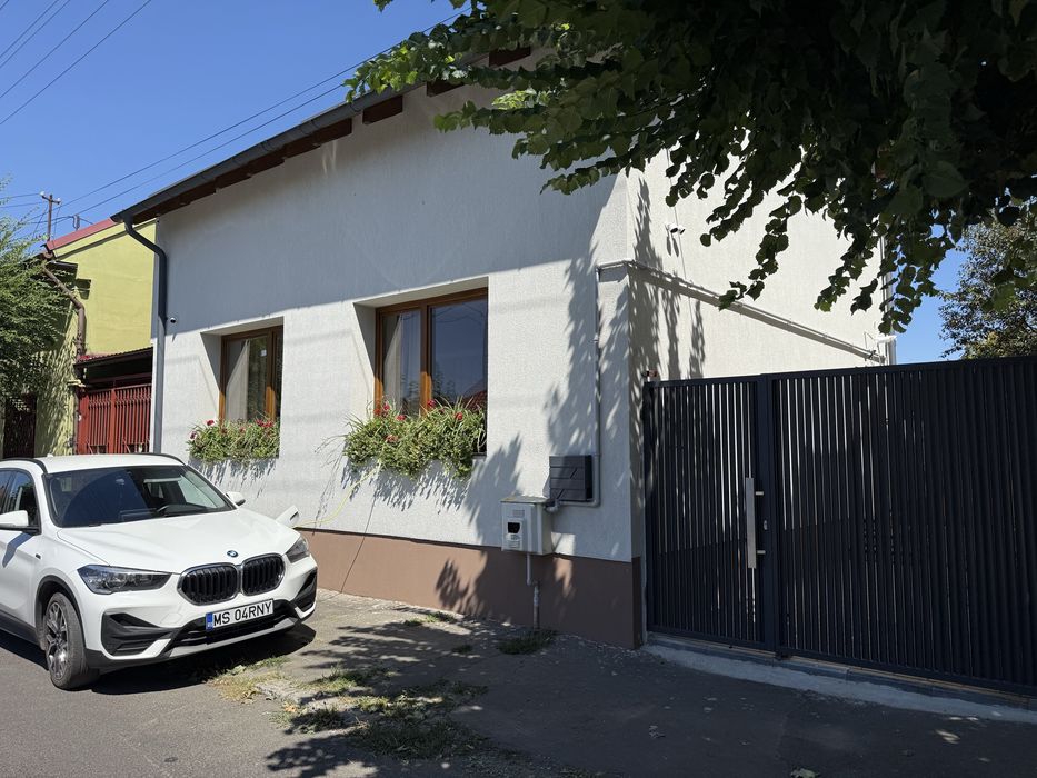 Inchiriez casa centrala