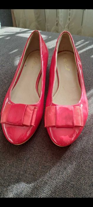 Дамски лачени обувки