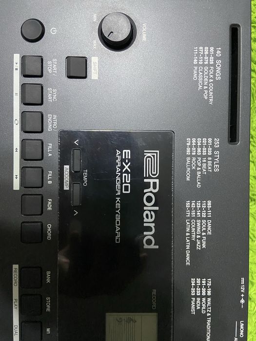 Продам синтезатор Roland ex-20