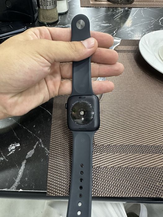 Продаю Apple watch SE 2