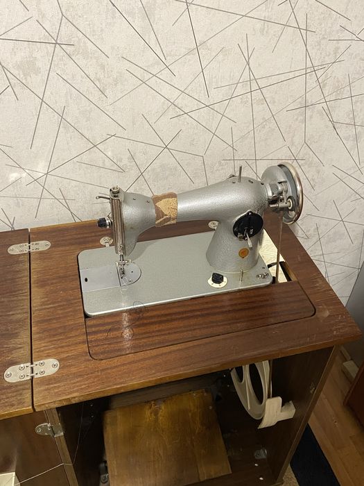 Продам швейную машинку
