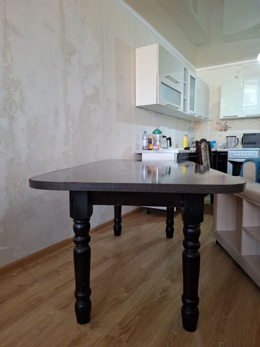 Продам срочно хороший стол