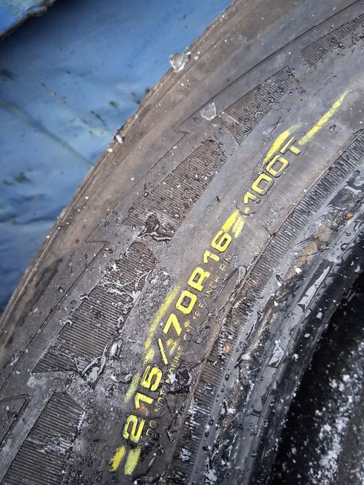 215 70 16 GOOD YEAR 2бр зимни