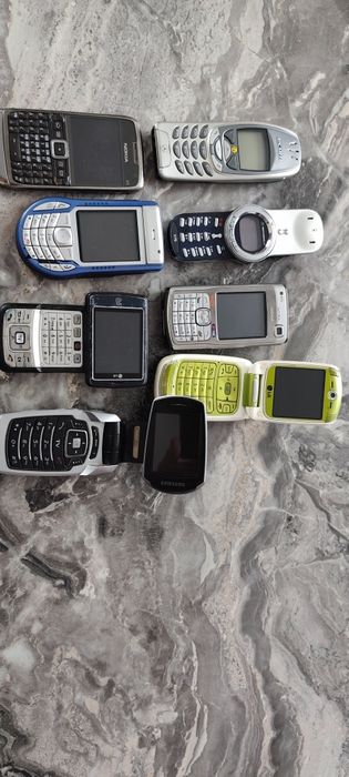Telefoane vechi  cu butoane, de colectie